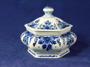 Delfts blauw bonbondoos, doosje, Bonbonniere, box of chocolates, boîte à bonbons, Bonbonnière